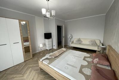 Apartament cu 2 camere decomandat în Trafic Greu