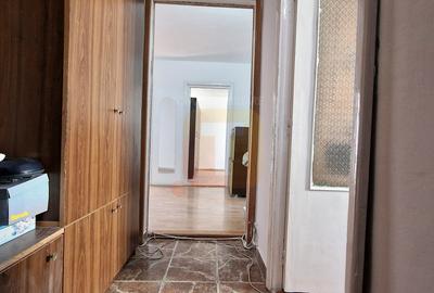 Apartament cu 3 camere decomandat în Calea Romanului