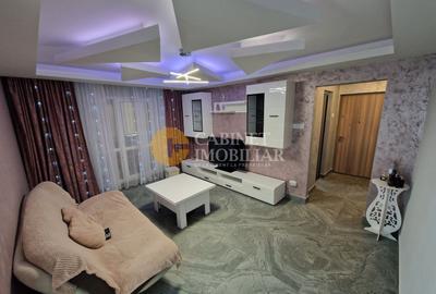 Apartament cu 3 camere semidecomandat, mobilat în Dacia