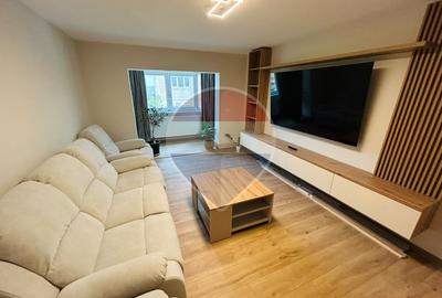 Apartament cu 4 camere decomandat, mobilat în Central