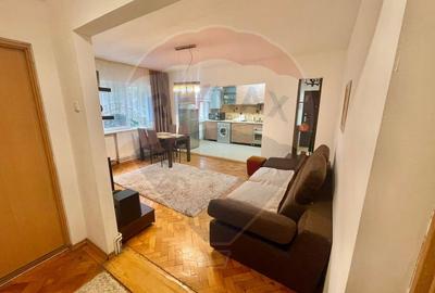 Apartament cu 3 camere, recent renovat