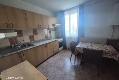 Apartament 3 camere, 2 băi, etaj 1 - 2