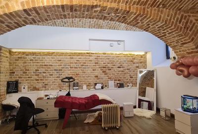 Spatiu langa Primarie pt. prestari servicii, birou, cabinet, salon - renovat - T - 10