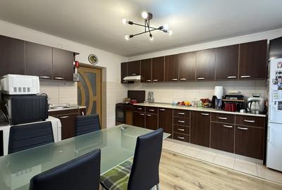 Casă individuală cu 5 camere în Cetate