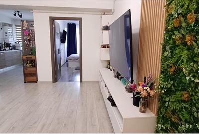 Apartament cu 2 camere decomandat, mobilat în Tractorul