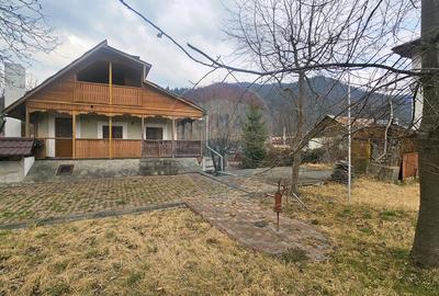 Casă solidă din cărămidă, mobilată, garaj, teren generos – Tarcău - 1