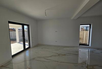Duplex nou, P+E, 1 apartament la cheie, 1 la alb, Moșnița Veche, comision 0% - 15