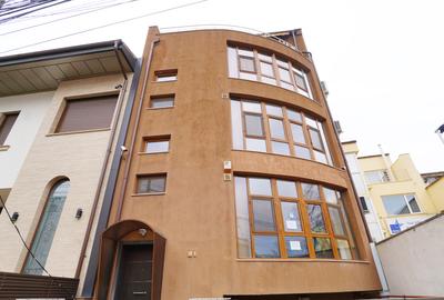 Birou, 160 mp în P-ța Victoriei