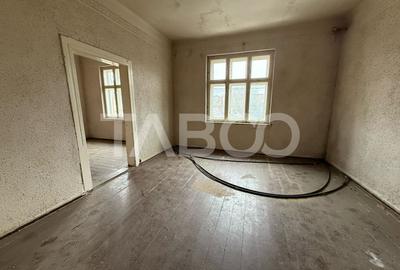 3 apartamente la casa de vanzare 132 mpu si curte 966 mp zona Turnisor - 1