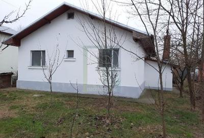 Casă cu 4 camere în Gruiu