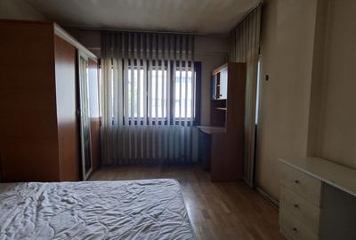 Apartament cu 3 camere - zona semicentrala - 18