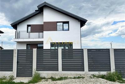 Casă cu 4 camere în Berceni