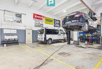 HALĂ INDUSTRIALĂ + SERVICE AUTO COMPLET ECHIPAT - 12