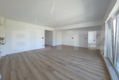 Apartament cu 3 camere decomandat în Independenței