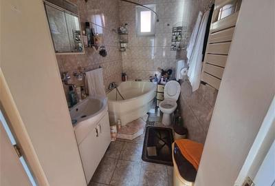 Casa independenta , vintage de vanzare , 300 mp cu teren de 1493 mp Sancrariul d - 10