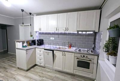 Apartament cu 3 camere decomandat, mobilat în Dâmbovița