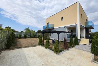 Casă individuală cu 5 camere în Lumina