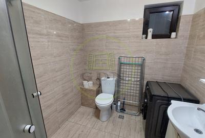 Apartament semidecomand, 58 mp, mansarda, Cartier Bariera Valcii, zona Biserica - 4