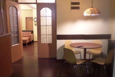 Apartament cu 3 camere semidecomandat, mobilat în Eminescu