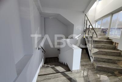 Spatiu comercial cu vitrina pe 3 niveluri cu suprafata utila de 915mp - 12