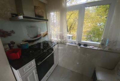 3 Camere- Etaj 1/8 -Centrala proprie- Piata Rahova - 8