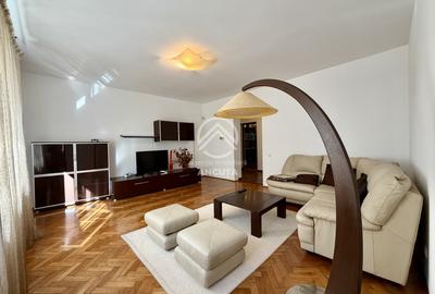 Apartament cu 3 camere semidecomandat, mobilat în Plopilor