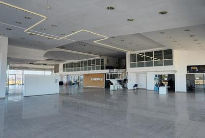 Showroom auto suprafata 6.500 mp, teren 15.000 mp cu deschidere 90 ml la DN 1. - 27