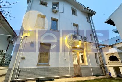 Casă individuală cu 8 camere în Floreasca