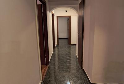 CIRESICA APARTAMENT CU 3 CAMERE DECOMANDAT, 68 MP PRET 115000 EURO - 1