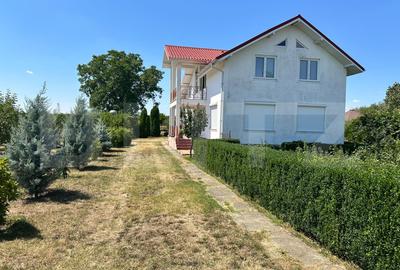 Domeniu de vanzare cu 17.000 mp teren, sat Oboga - 1