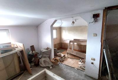 Apartament 3 camere si mansarda (zona Liceul nr.1 ) - 13