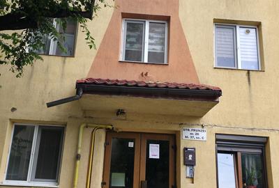 Apartament cu 2 camere semidecomandat în Dâmbovița