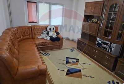 Apartament cu 3 camere de vânzare în zona Central - 1