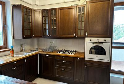 Apartament cu 3 camere decomandat, mobilat în Sisești