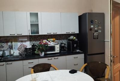 Apartament 2 camere decomandate centru langa magazinul SORA