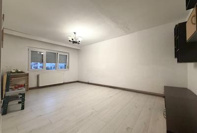 Apartament cu 3 camere decomandat, mobilat în Dâmbovița