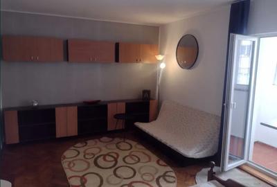 Închiriez apartament cu 3 camere, decomandat, în Mărăști