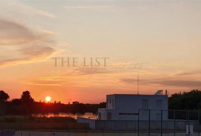 VANZARE APARTAMENT SUPERB 4 CAMERE,VEDERE LAC,PETROM CITY - 2