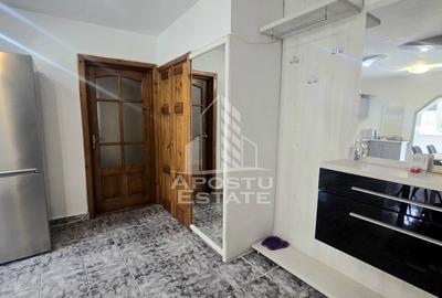 Apartament de vanzare cu 3 camere, decomandat,centrala proprie,Lipovei - 15