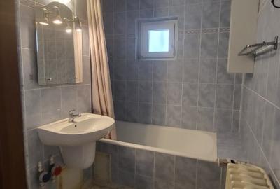 PIATA 1 MAI  4 camere spatios  zugravit 3 balcoane inchise - 11