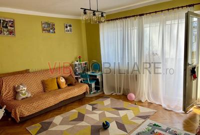 Apartament cu 3 camere decomandat, mobilat în Dâmbovița