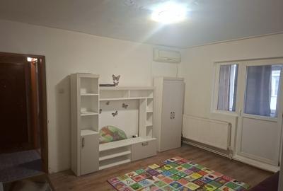 Apartament cu 3 camere semidecomandat în Dacia