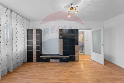Apartament cu 2 camere de vânzare - zona Alfa - 2