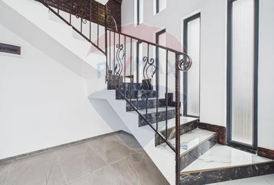 Casă / Vilă cu 5 camere de vânzare - 45