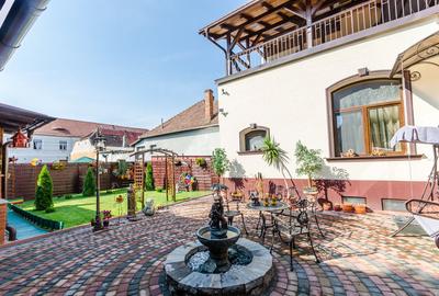 Apartament central, 160 mp, curte cu loc de barbeque, terasa - 1