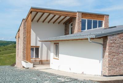 Casa semifinisata, cu totul diferita, in varf de deal, de vanzare - 3