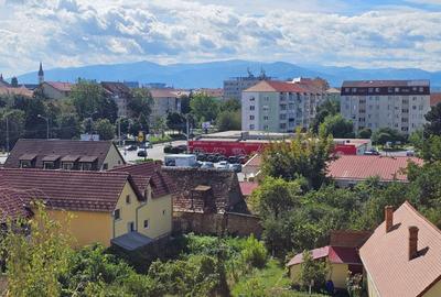 Apartament cu 3 camere decomandat în Terezian