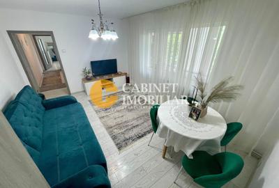 Apartament cu 3 camere semidecomandat în Podu Roș