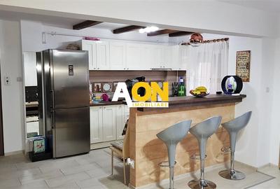 Apartament cu 3 camere decomandat, mobilat în Cetate