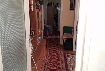 Apartament cu 4 camere / Etaj 3 / Zona Dacia - 4